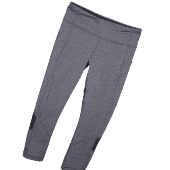 Lululemon women’s gray cropped athletic workout leggings size 6